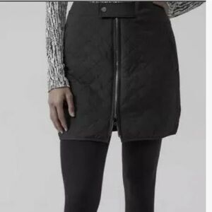 NWT Athleta Apres Ski Skirt. Black. Size 16. Zip front. Pockets.